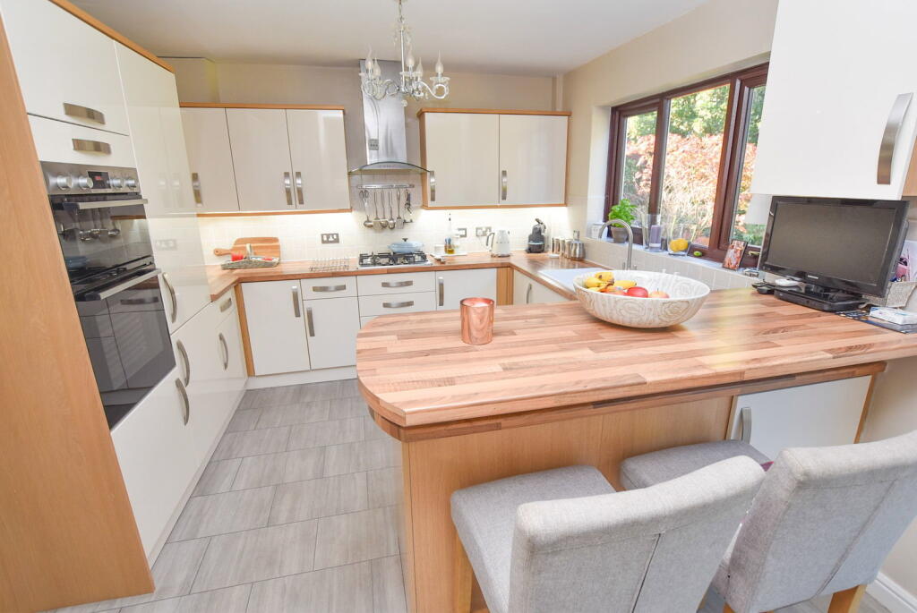 House in Wirral, Liverpool City Region - More