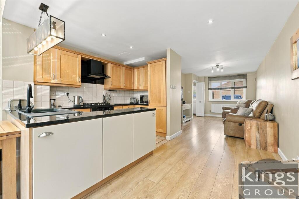 House in Harlow, Church Langley - More