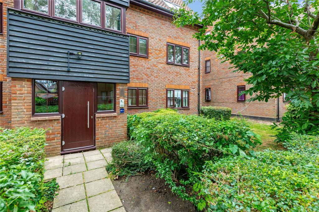 Main image of property: Spruce Close, Laindon, Basildon, Essex, SS15