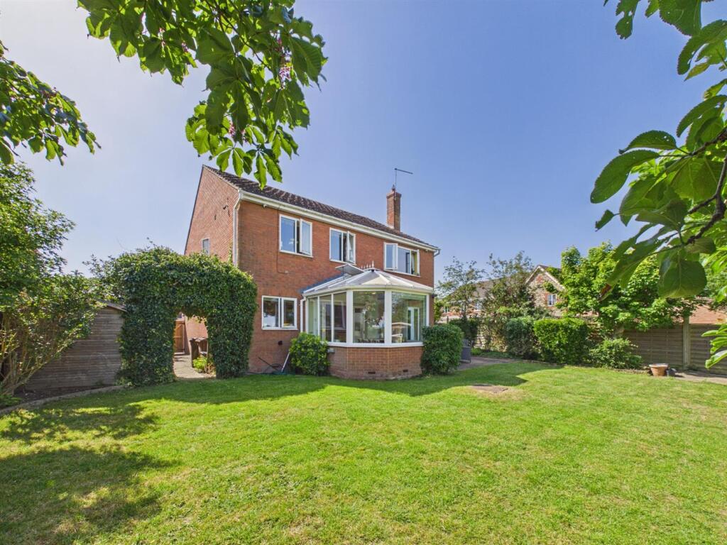 House in Aylesbury, Watermead - View 2