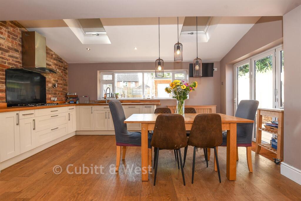 House in Reigate and Banstead, Surrey - View 4