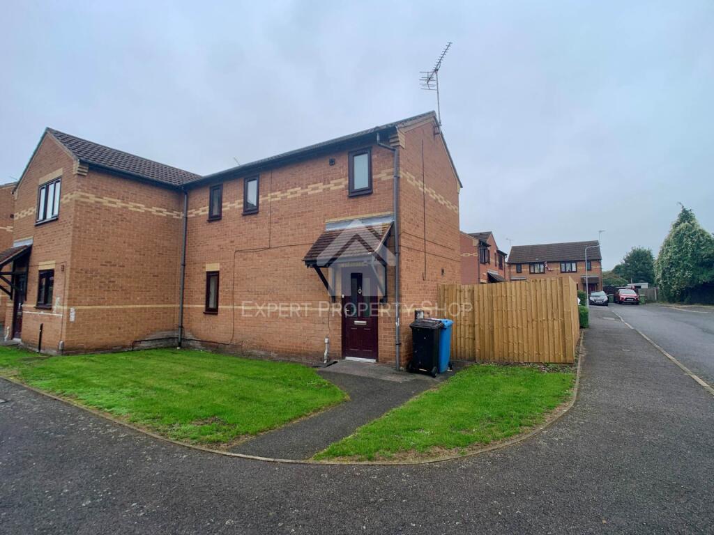 2-bed semi-detached on Kenilworth Close, Worksop, £125,000
