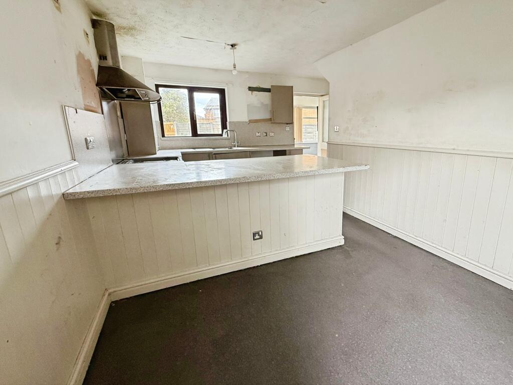 22 Bodelwyddan Avenue, Kinmel Bay, Rhyl LL18 5BW photo 4