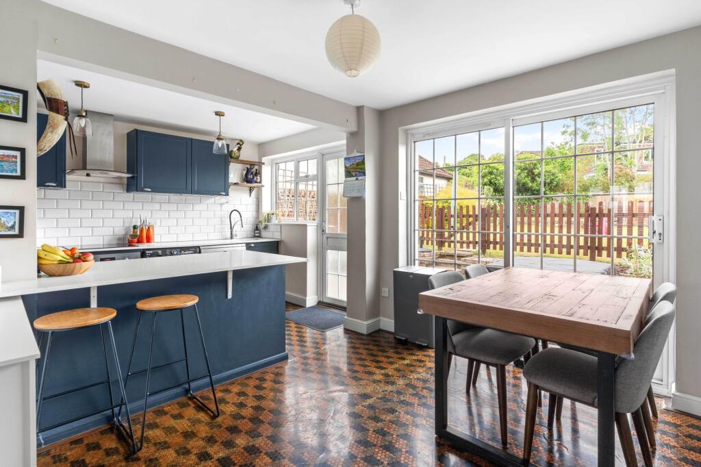 House in Bishop's Stortford, Hockerill - View 2