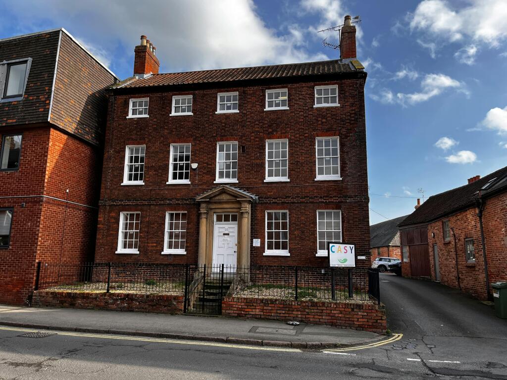 Main image of property: 23 Mill Gate, Newark, NG24 4TR