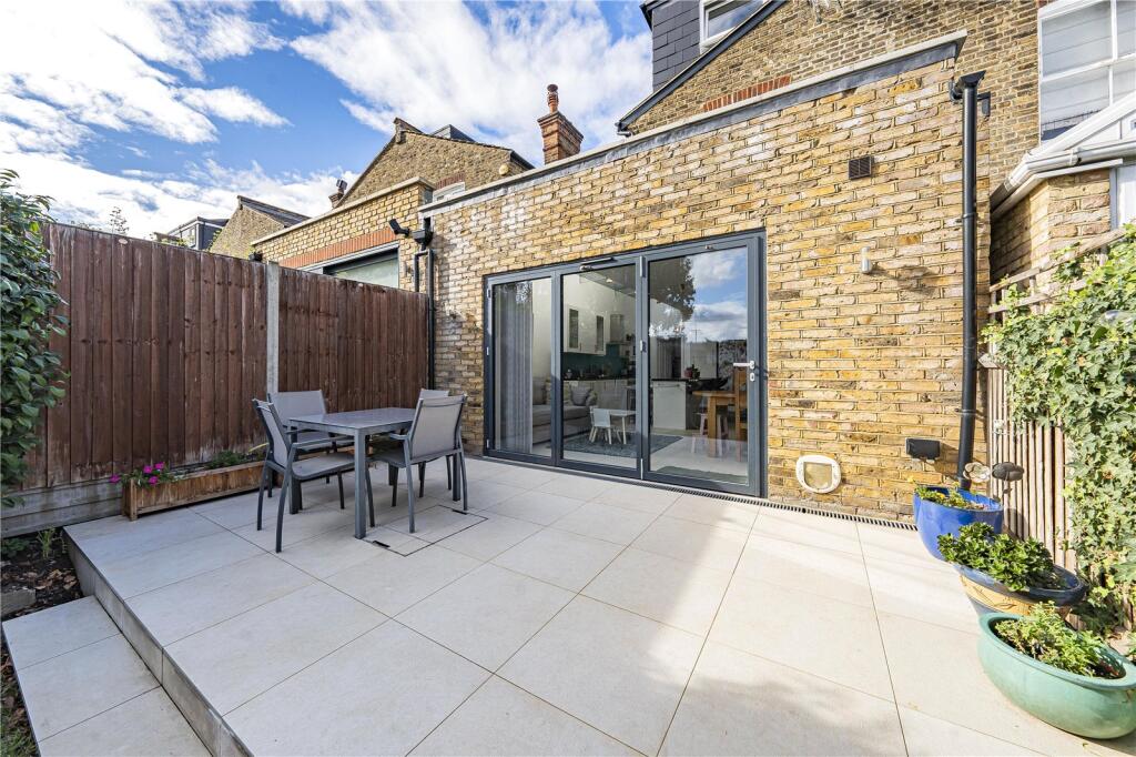 House in London - View 3