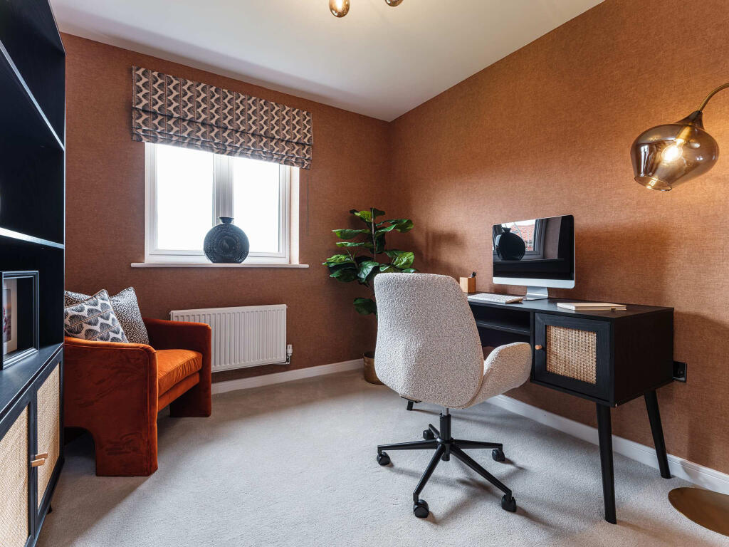 House in Bristol, Cribbs Triangle, Almondsbury - More