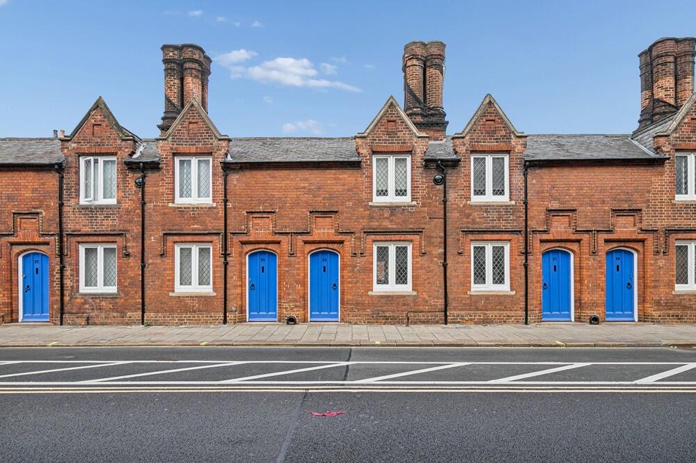 1-bed flat on Dame Alice Street, Bedford, MK40, £150,000