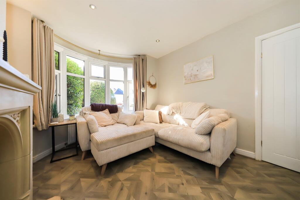 House in Wolverhampton, Wood End - View 4