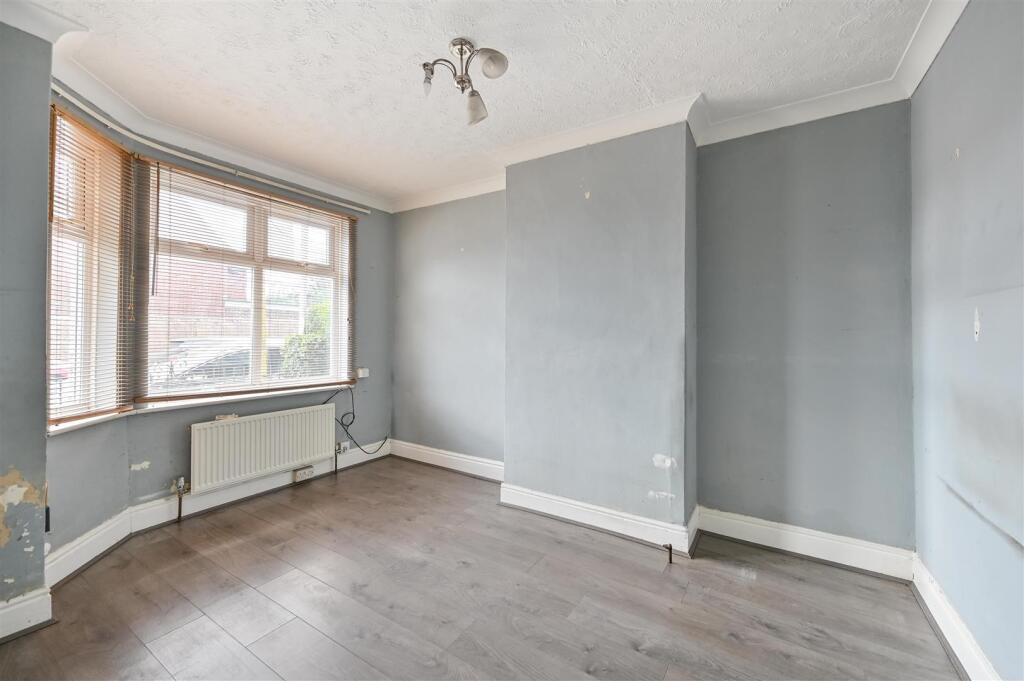 House in Reading, Dee Park - More