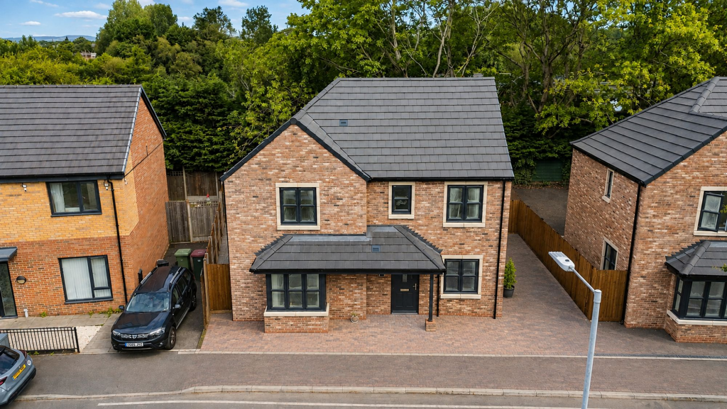 House in Bolton, Dovebank Estate, Darcy Lever - More