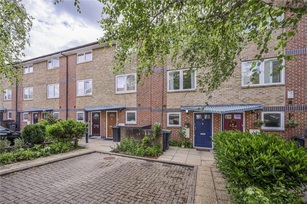 Main image of property: Amethyst Close, London, N11