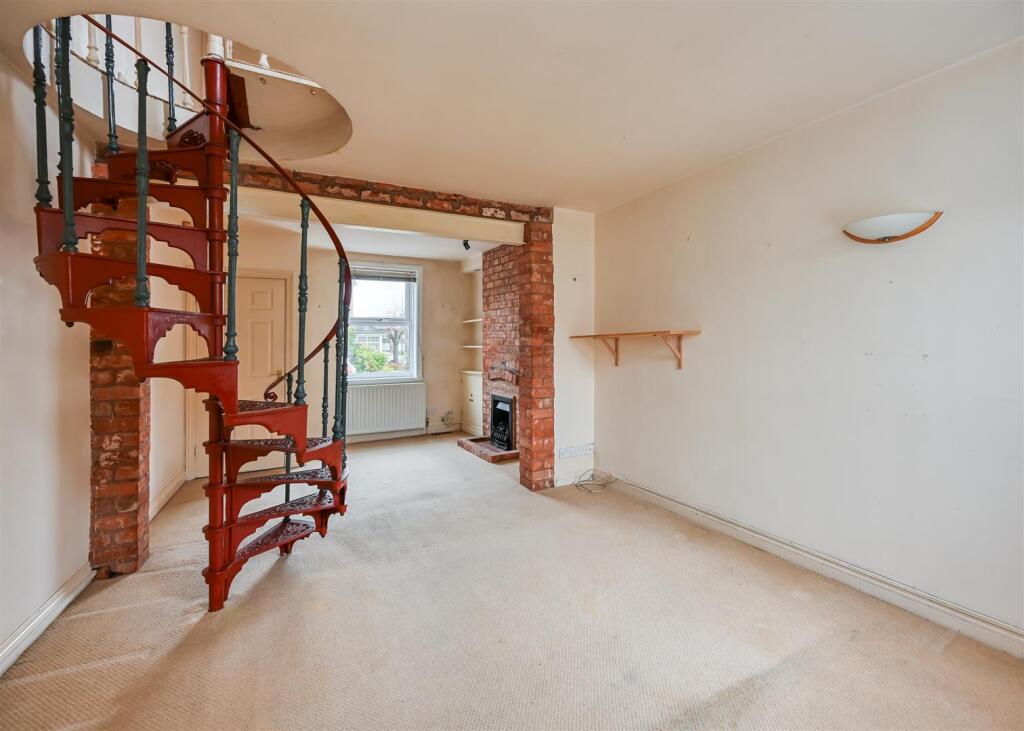 House in Wolverhampton, Tettenhall - View 3