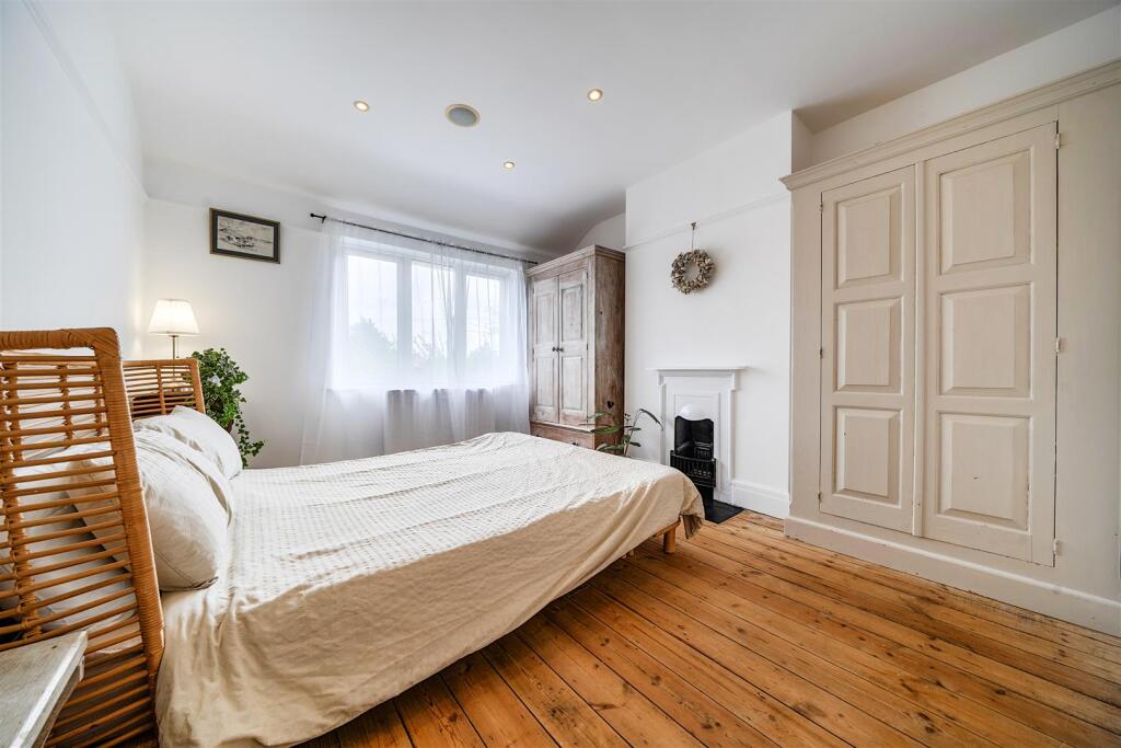 Firs Avenue, Felpham - More