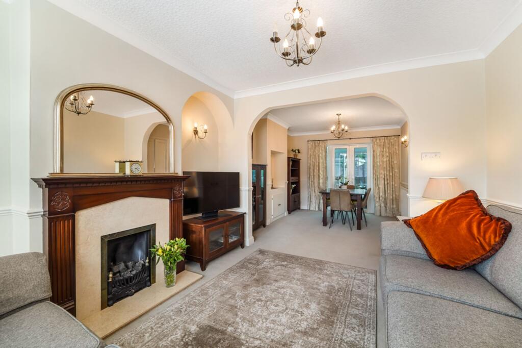House in London, Royal Borough of Kingston upon Thames - View 4