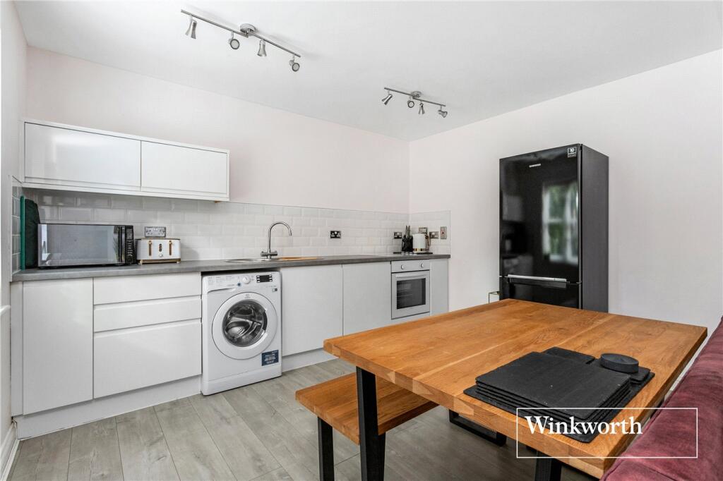 Constable Close, Friern Barnet, London, N11 - View 4