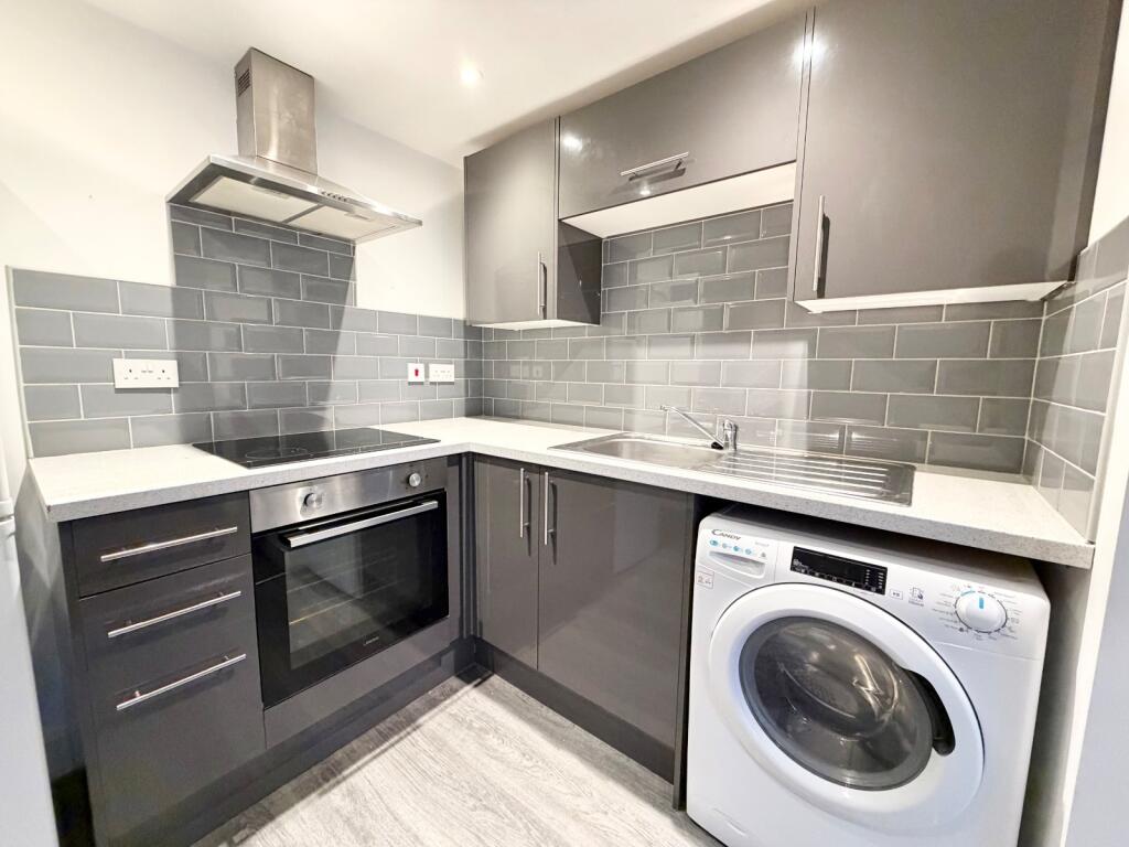 Apartment in Calderdale, Well Head, Boothtown - View 2
