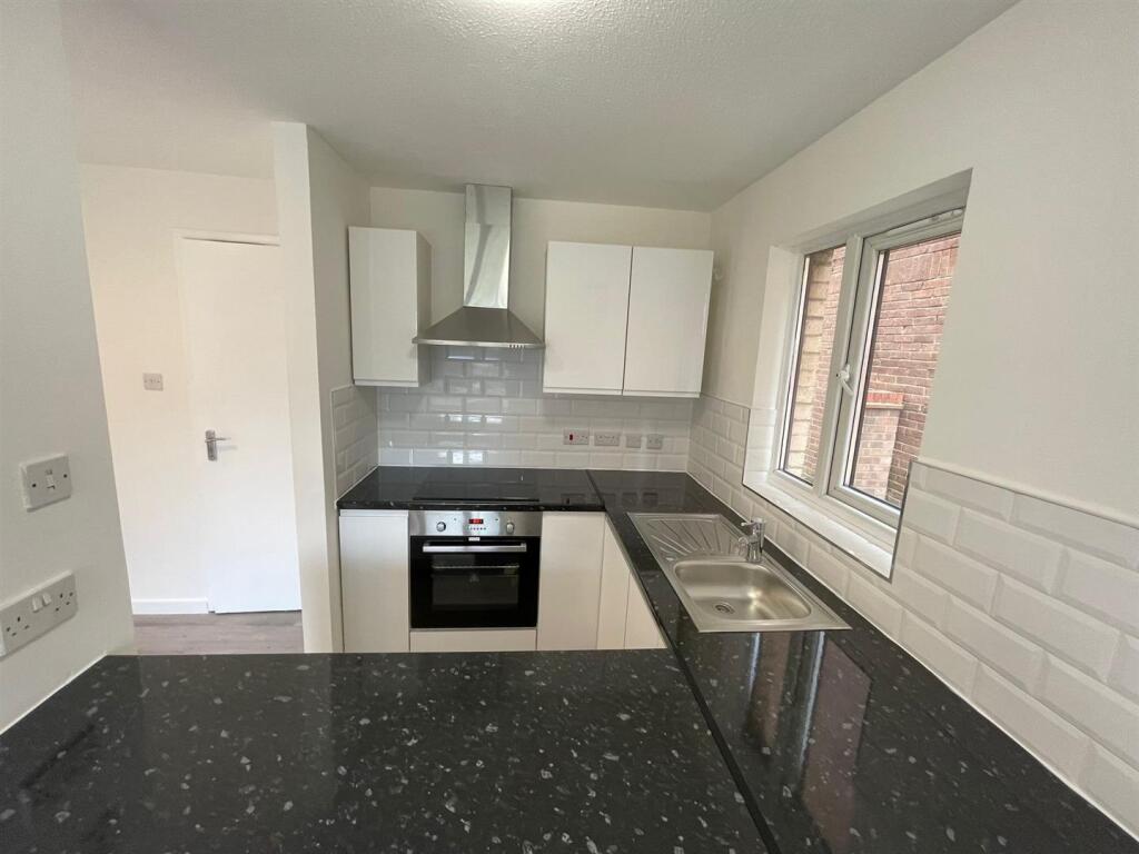 Apartment in London - More