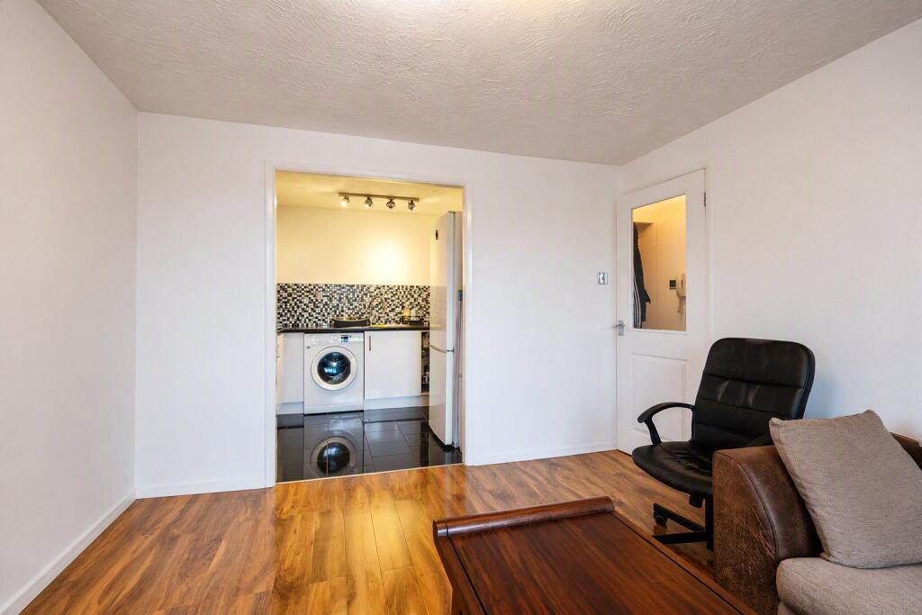 Apartment in Northampton, Duston - View 3