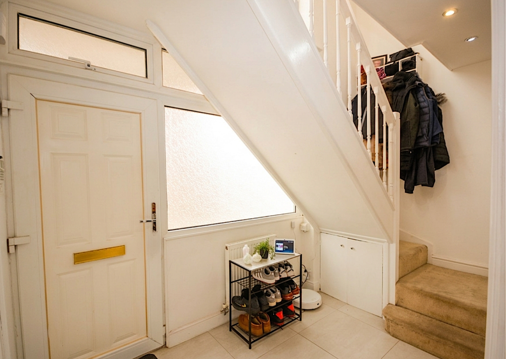 Park Lane, Whitefield, M45 7PX photo 4