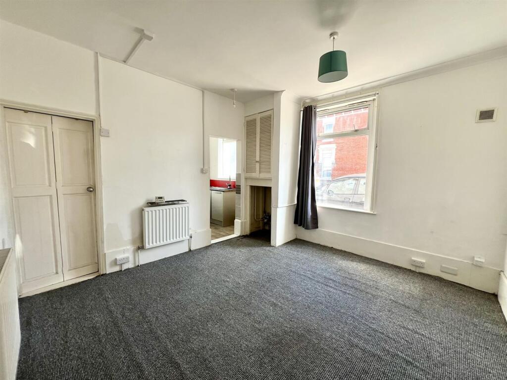 Apartment in Portsmouth - More
