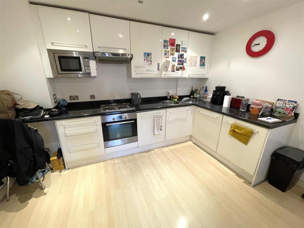 Apartment in Manchester, First Street, City Centre - View 3