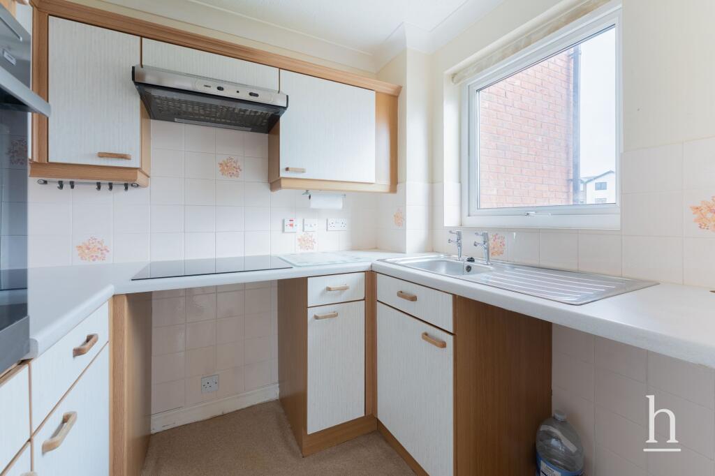 Orrysdale Road, West Kirby, CH48 photo 3