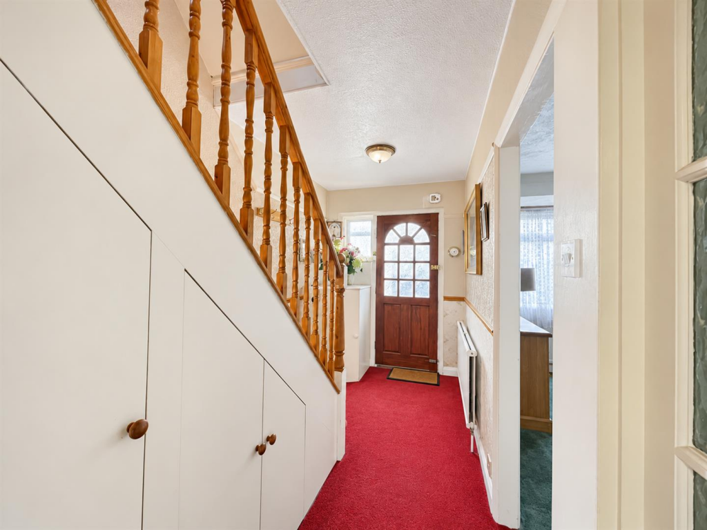 House in Sutton - View 2