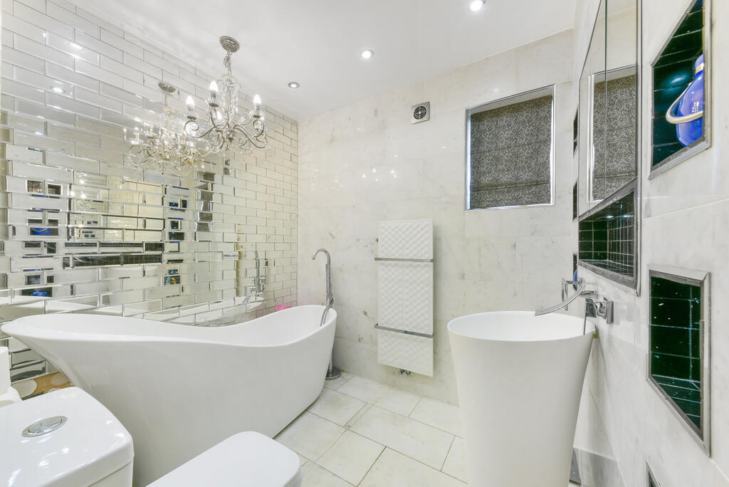 House in London, Merton Park - View 5