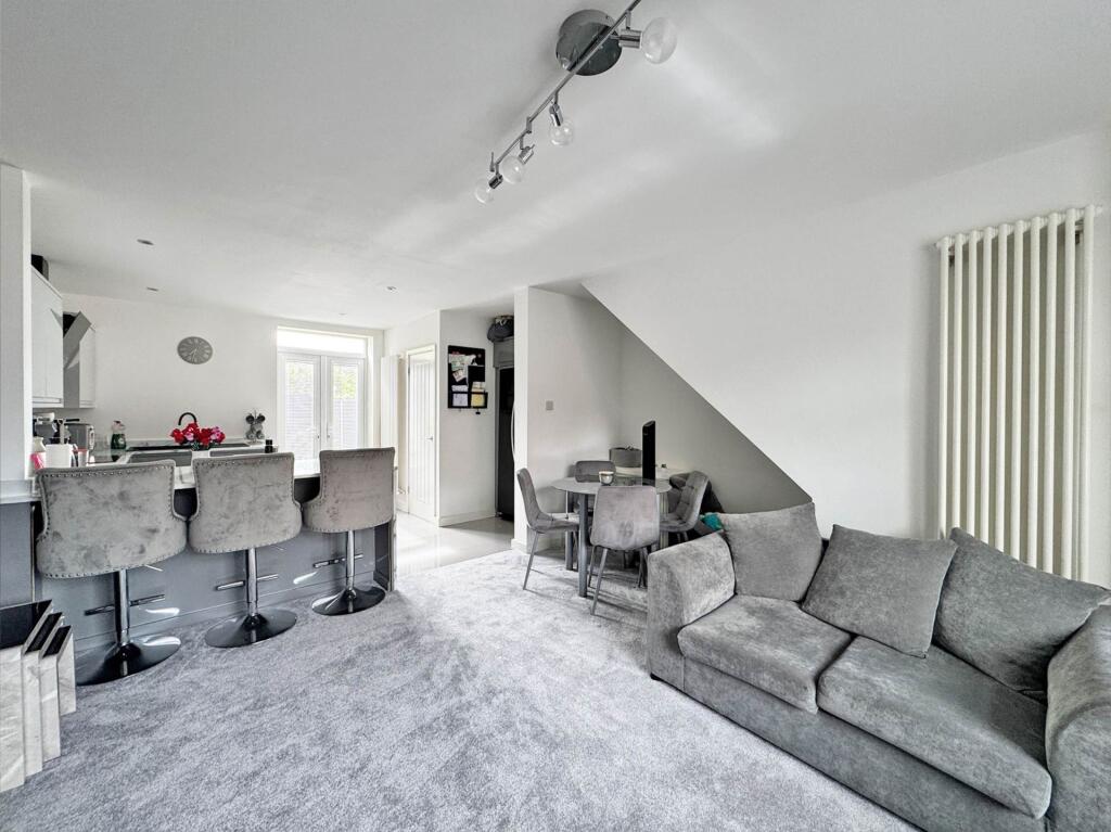 House in Oldham, Greater Manchester - View 3