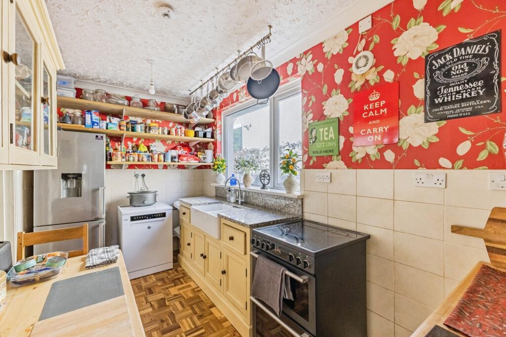 House in Torquay, Torbay - More