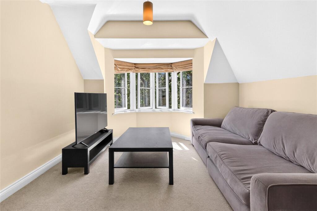 Apartment in Reading - View 3