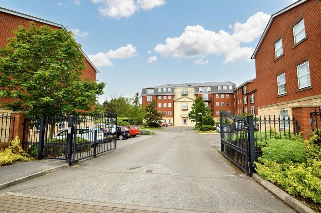 Main image of property: Higher Lane, Whitefield, M45