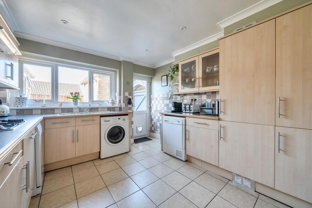 Elizabeth Road, Durrington, SP4 photo 2