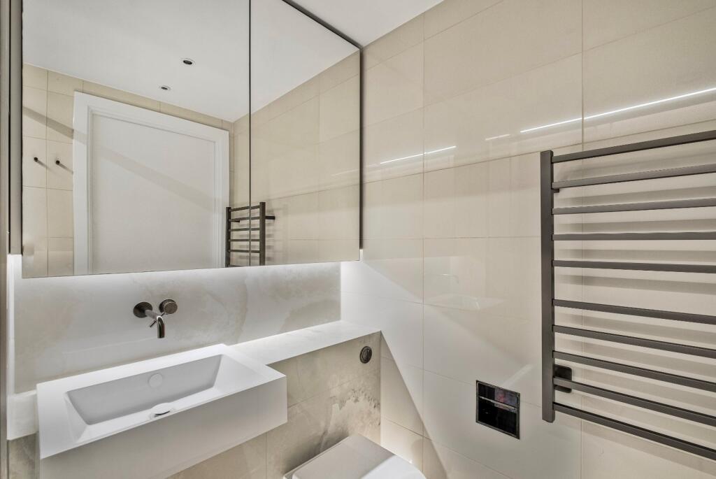 Apartment in London - More
