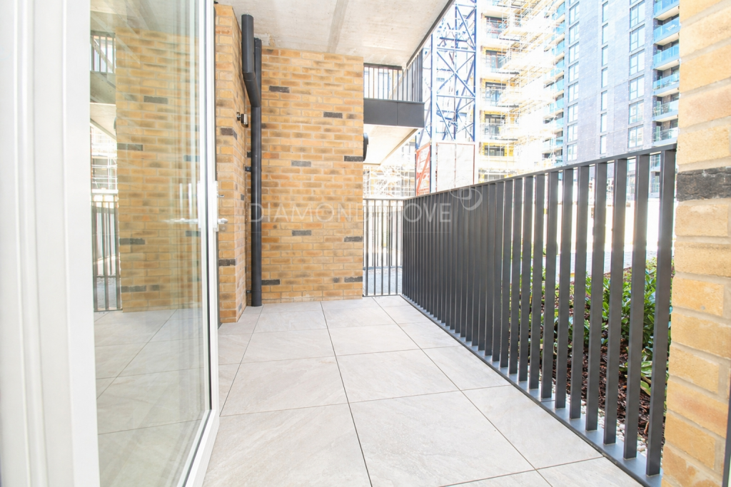 Apartment in London, Heston - View 2