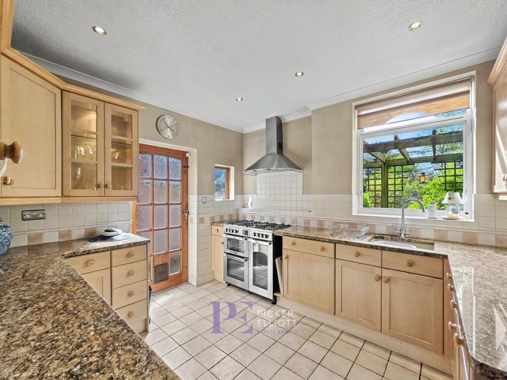 Sapcote Road, Burbage, LE10 photo 4