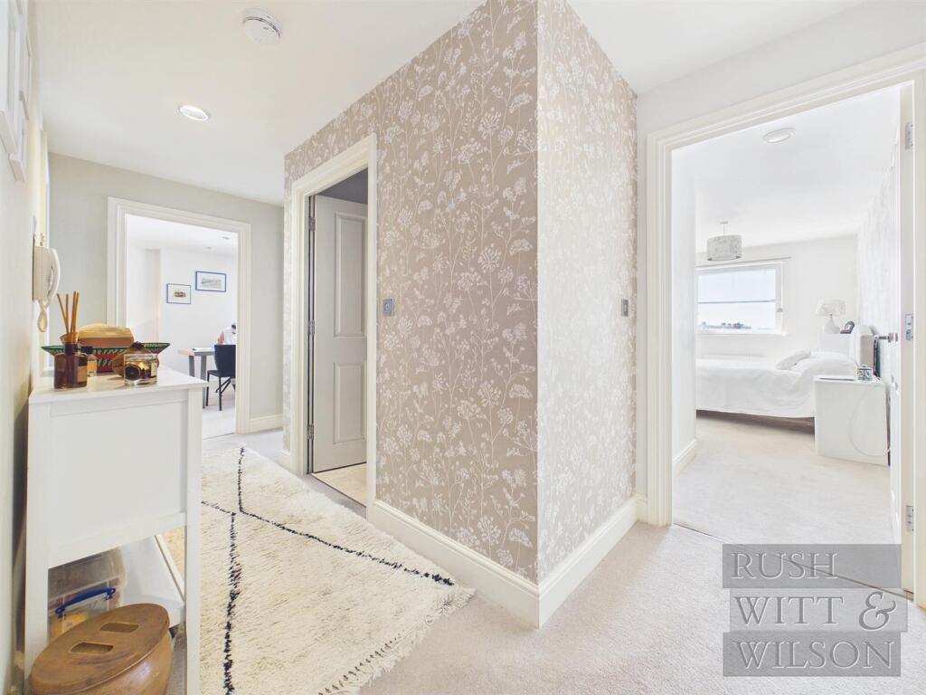 Apartment in Tonbridge - View 5