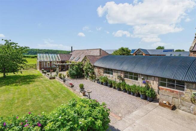 Domestic outbuildings 4647.jpg