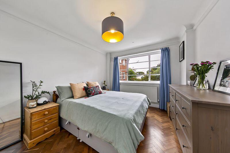 Apartment in London, Surbiton - View 4