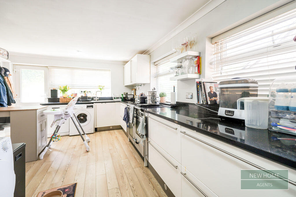 House in Nottingham, Porchester Gardens, Woodthorpe - View 3