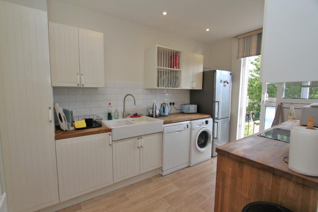 Apartment in Eastbourne, East Sussex - View 3