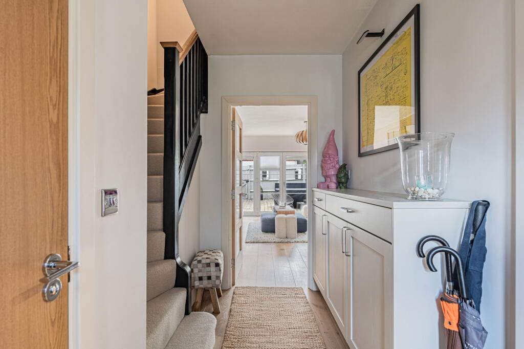 Uplands Road, Boxgrove Gardens, GU1 - View 4