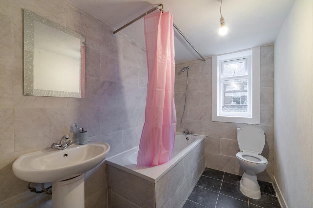 House in Tameside, Greater Manchester - More