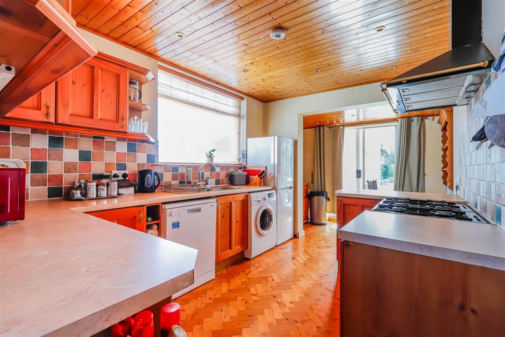 House in Barry, Merthyr Dyfan - More