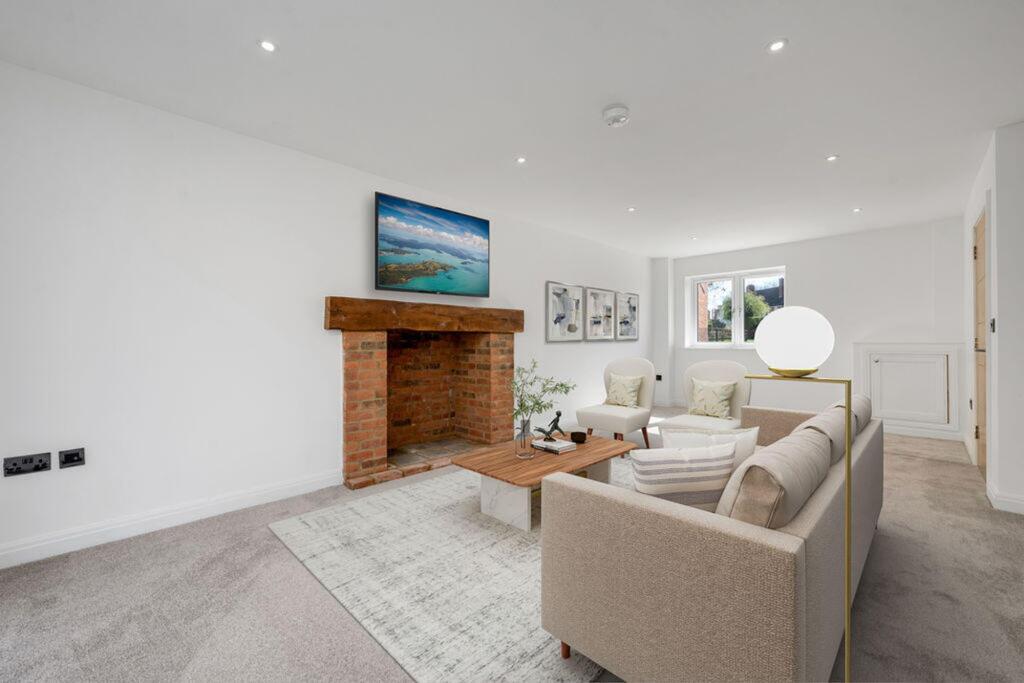 House in Leicester - More
