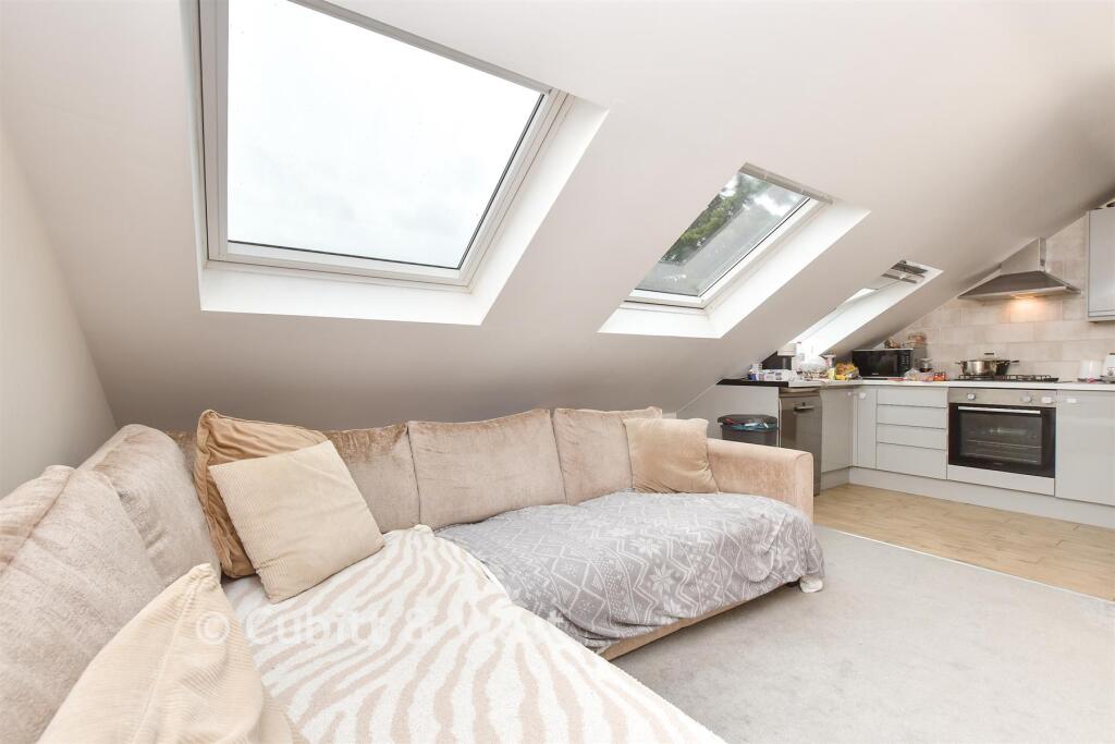 Apartment in London, Elmers End - View 3