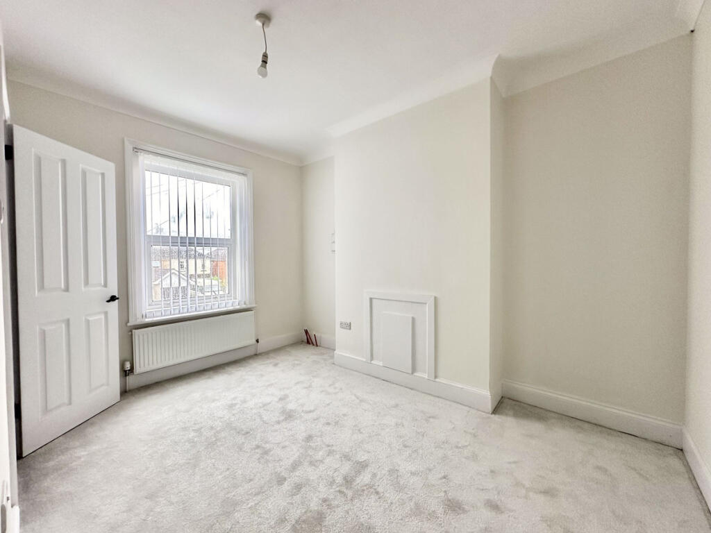 Apartment in Poole, Upper Parkstone - More