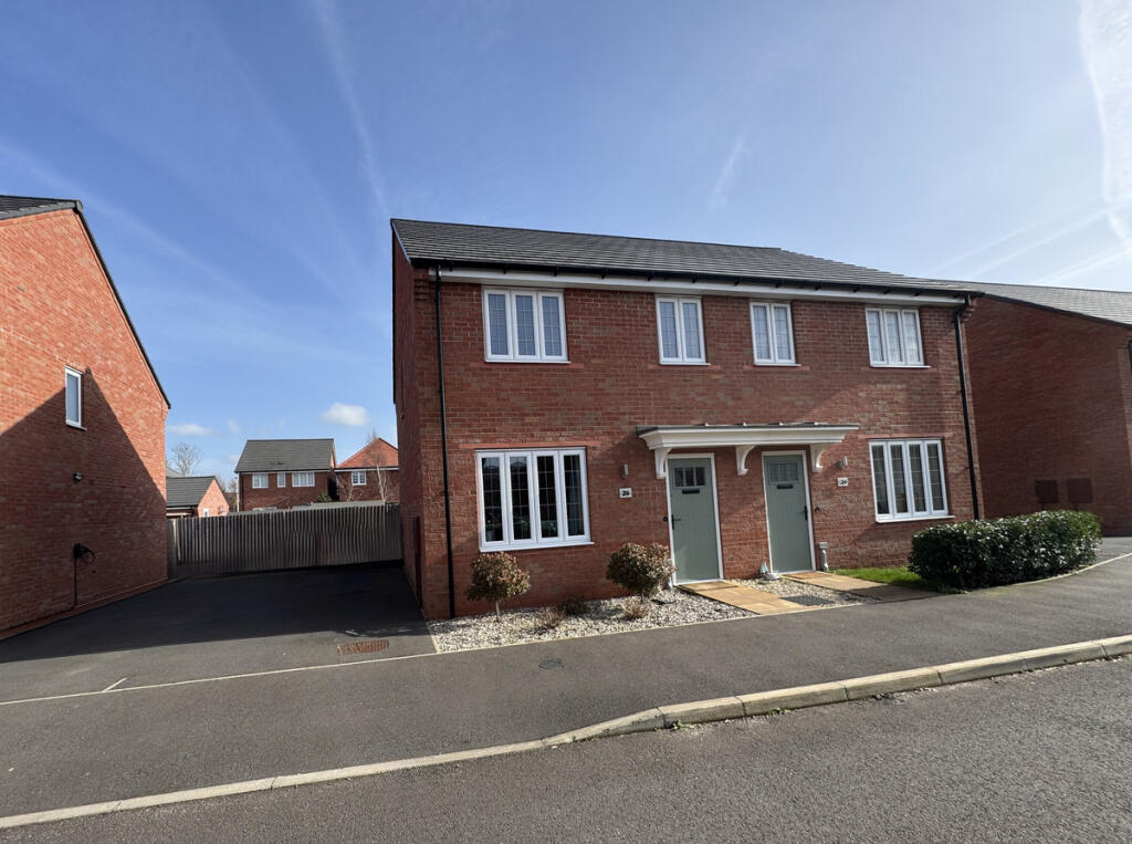 3-bed semi-detached on Moorhen Grove, Southam, CV47, £315,000
