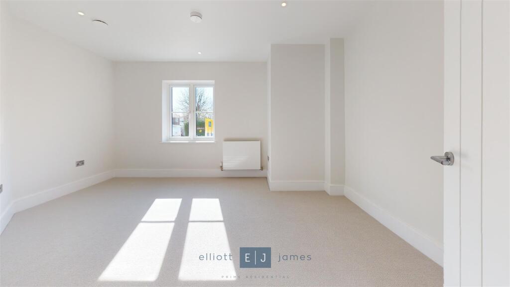 Apartment in Ilford - View 5